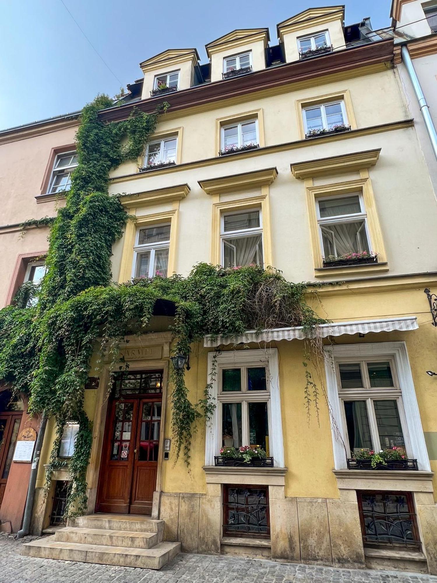 Aparthotel Karmel Krakow Bagian luar foto